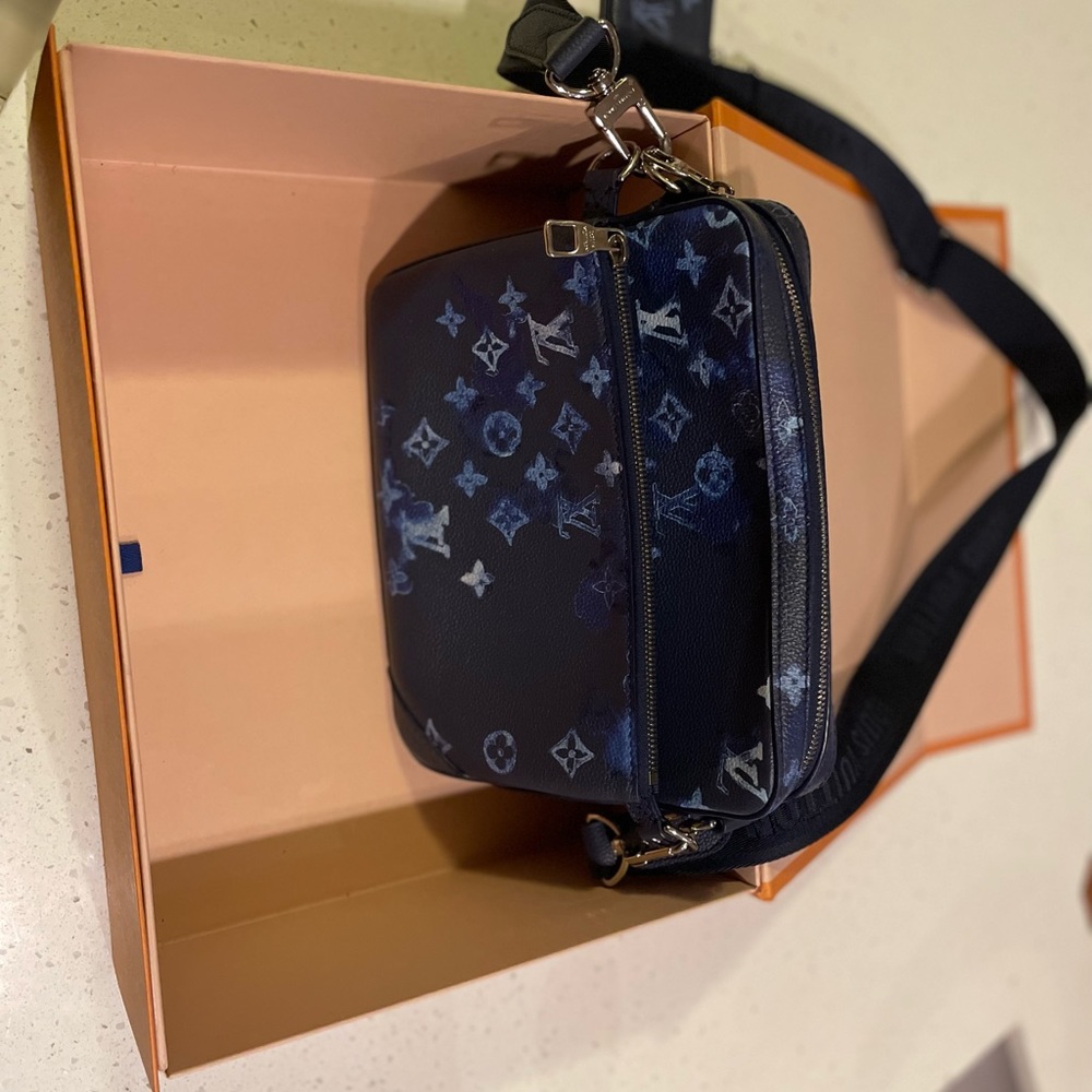 LOUIS VUITTON TRIO MESSENGER BAG - Picture 2 of 13